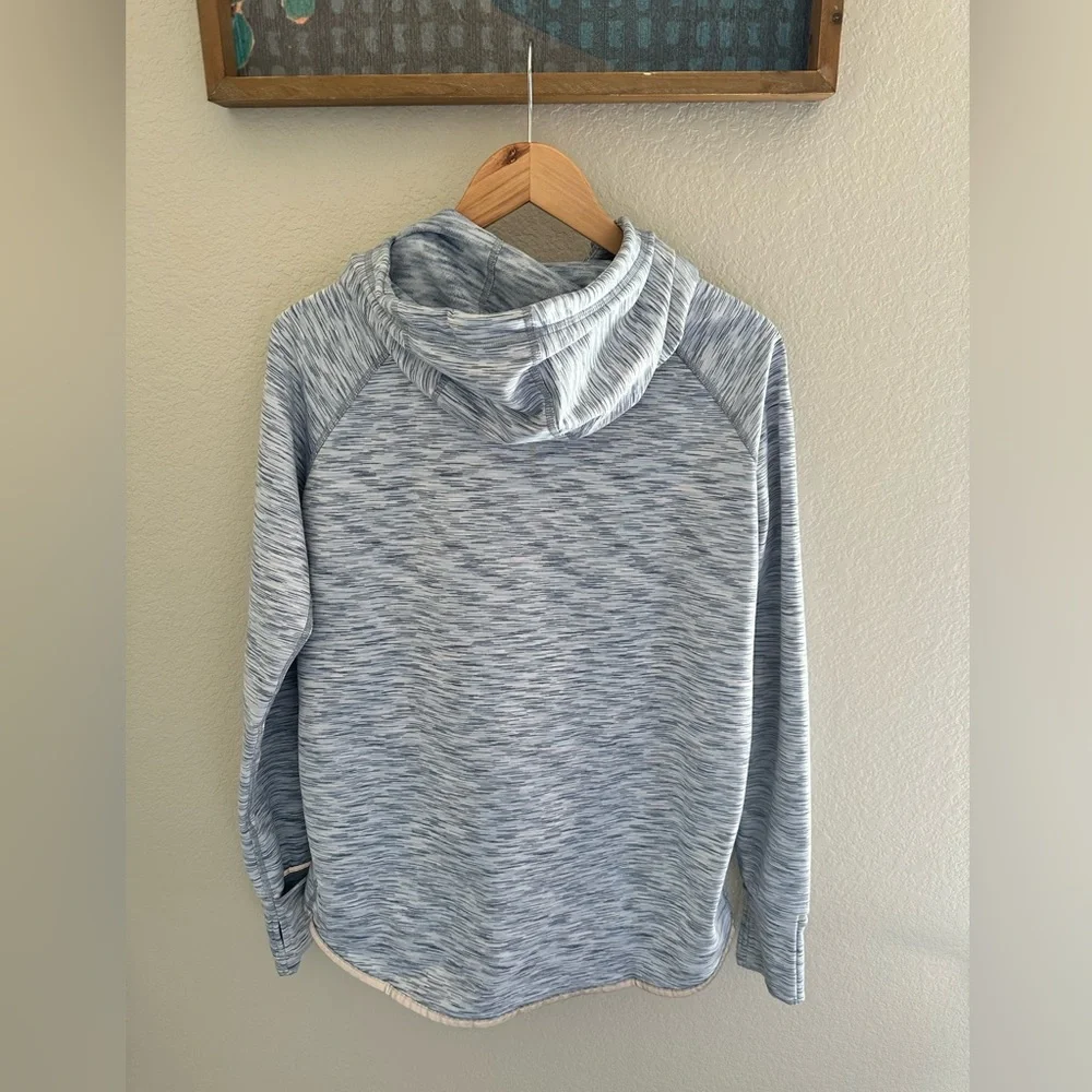Gap fits woman’s light blue hooded sweater size M